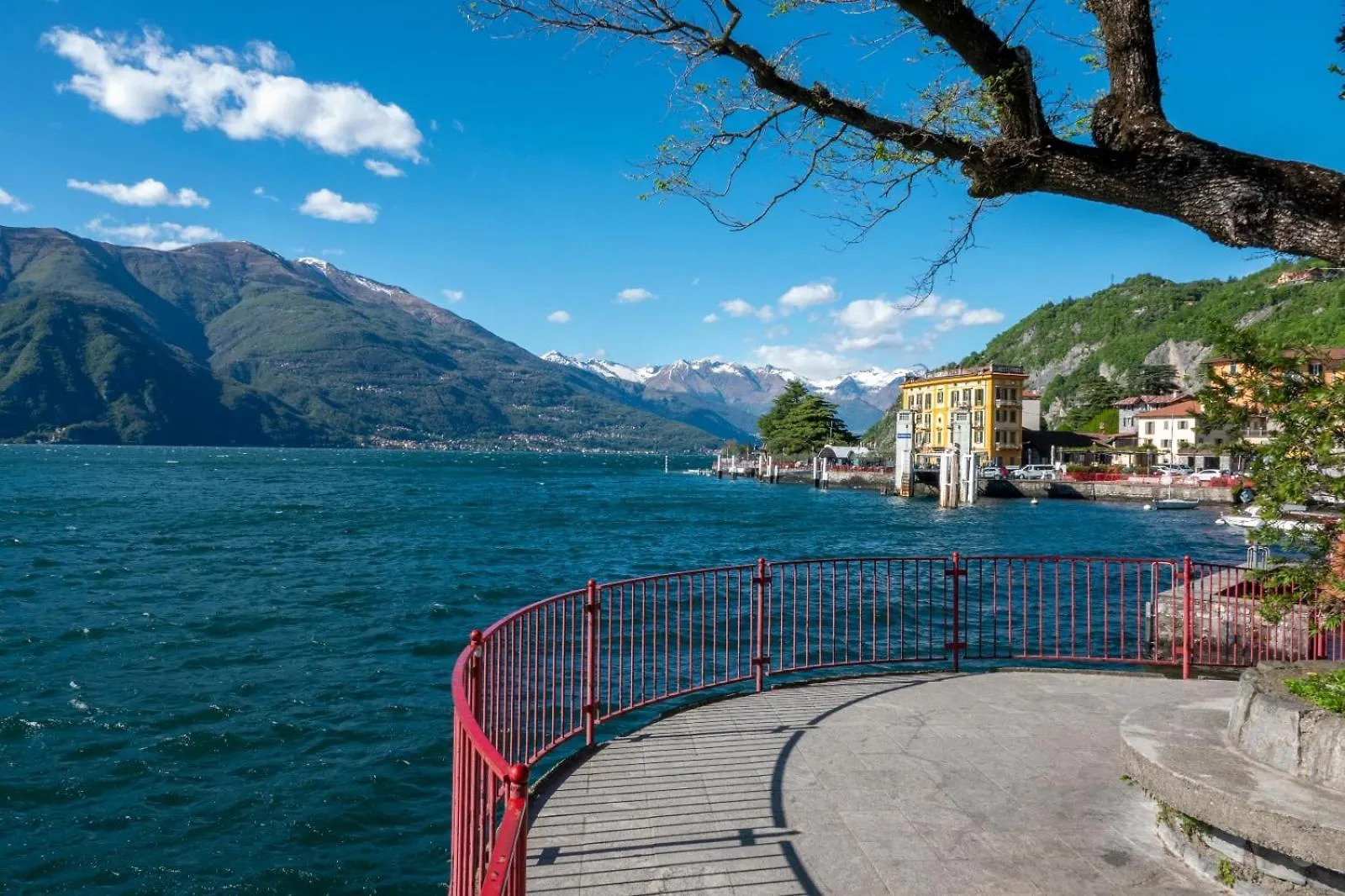 Casa In Riva Al Lago Varenna Italy
